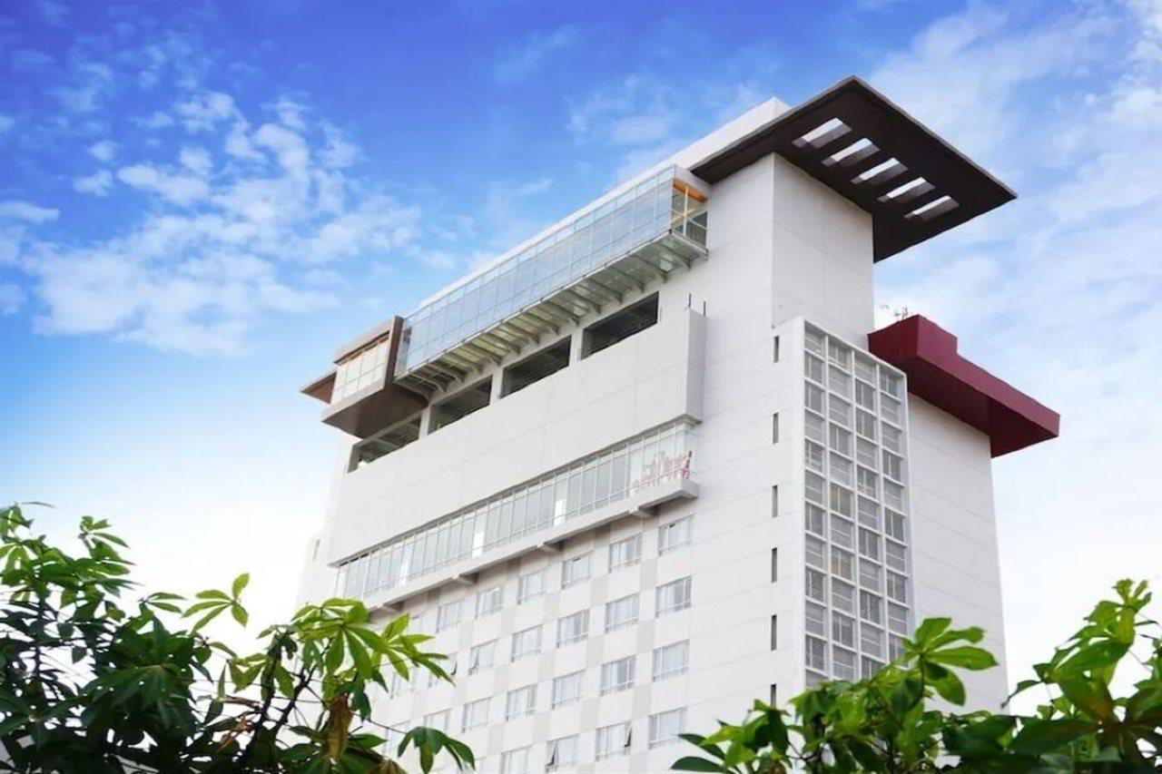 The Zhm Premiere Padang Hotel Exterior foto