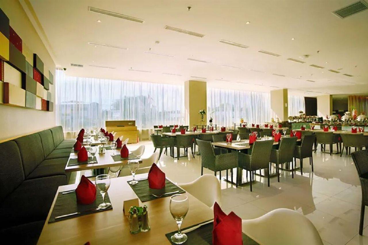 The Zhm Premiere Padang Hotel Exterior foto