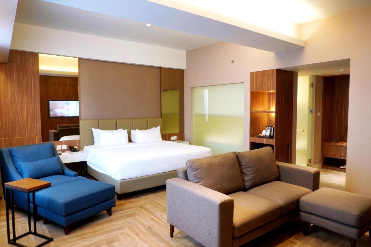 The Zhm Premiere Padang Hotel Exterior foto