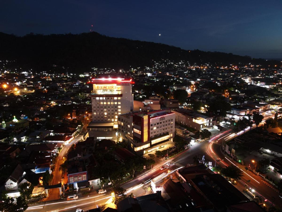 The Zhm Premiere Padang Hotel Exterior foto