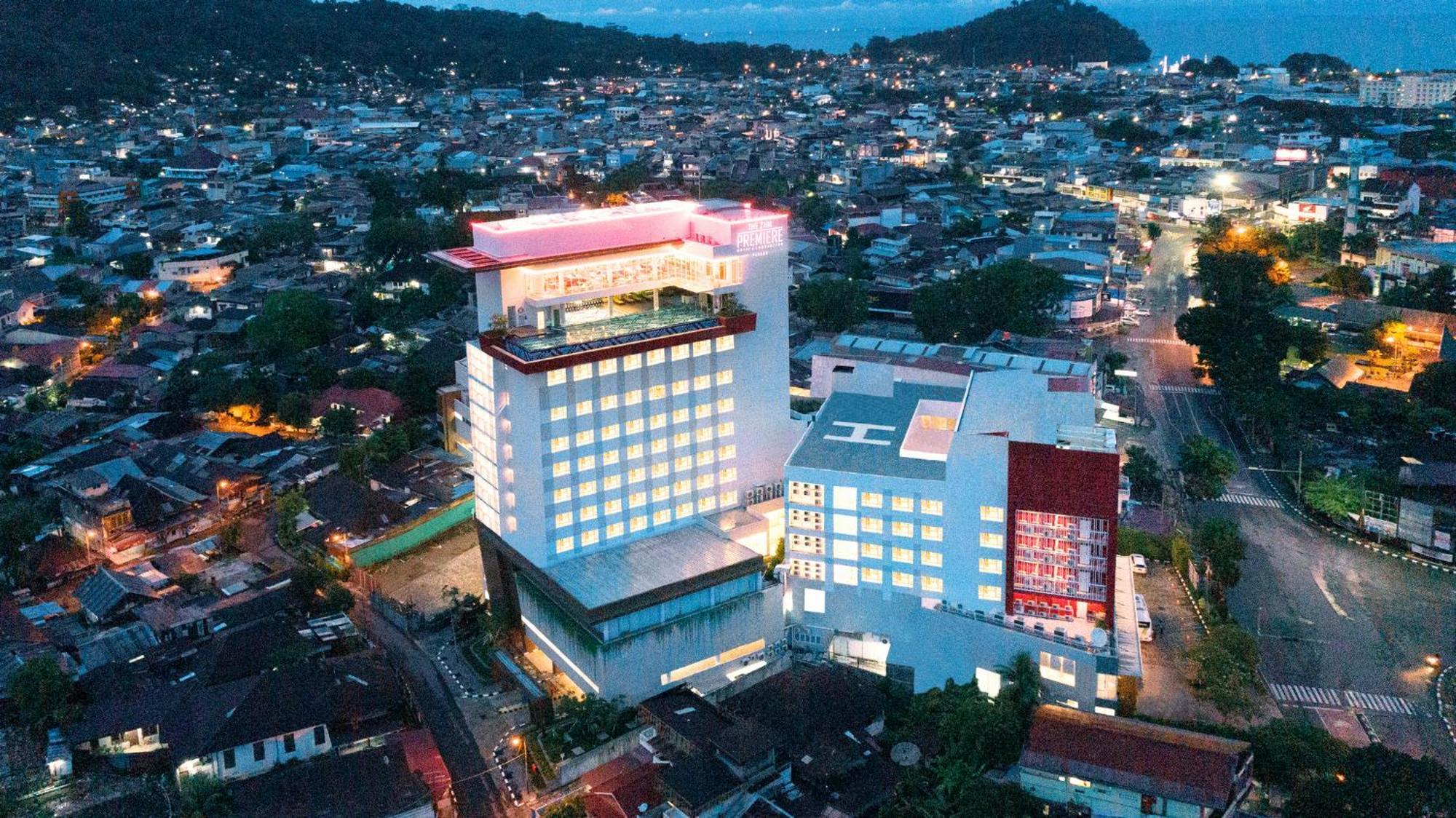 The Zhm Premiere Padang Hotel Exterior foto