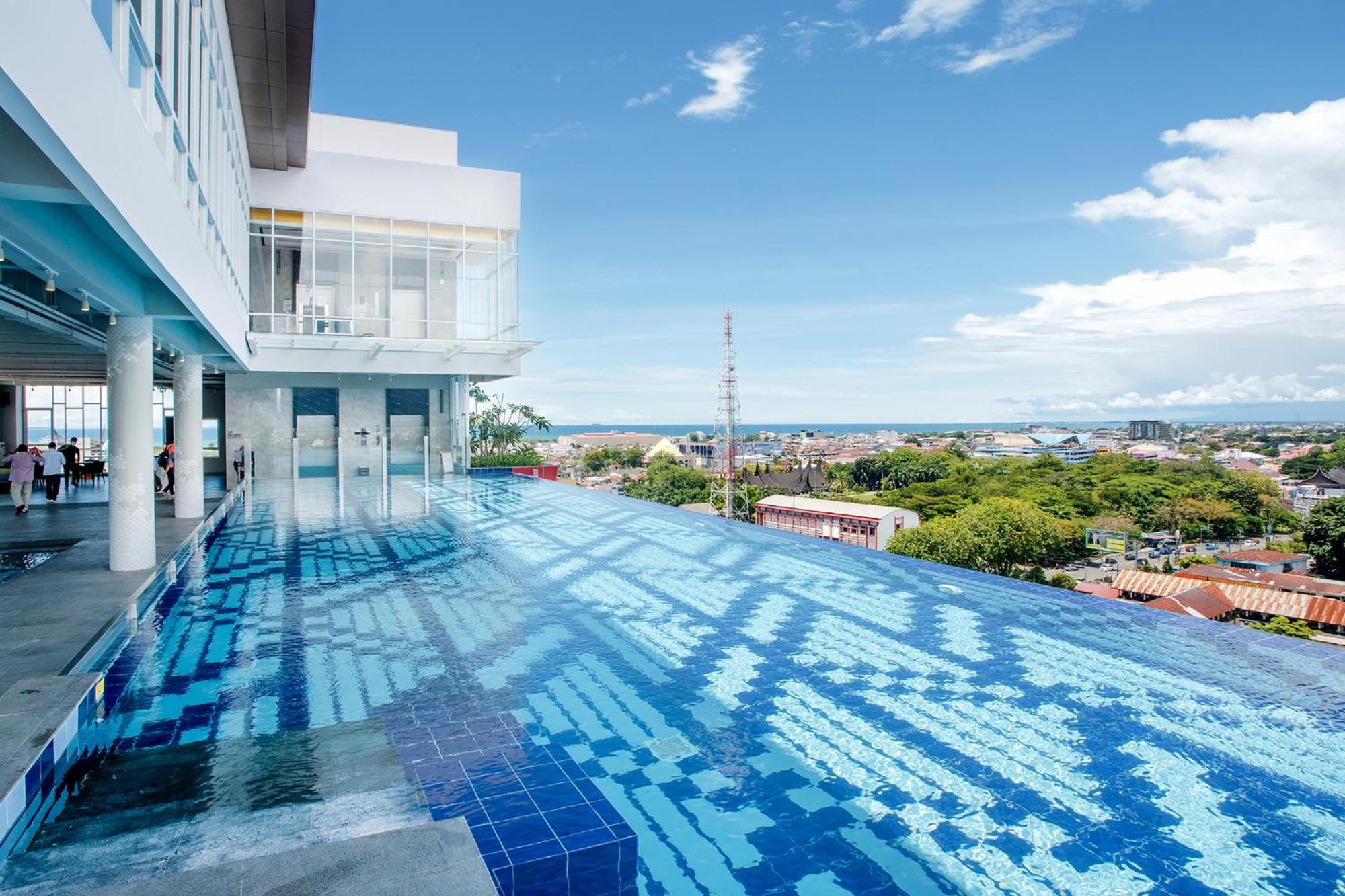 The Zhm Premiere Padang Hotel Exterior foto